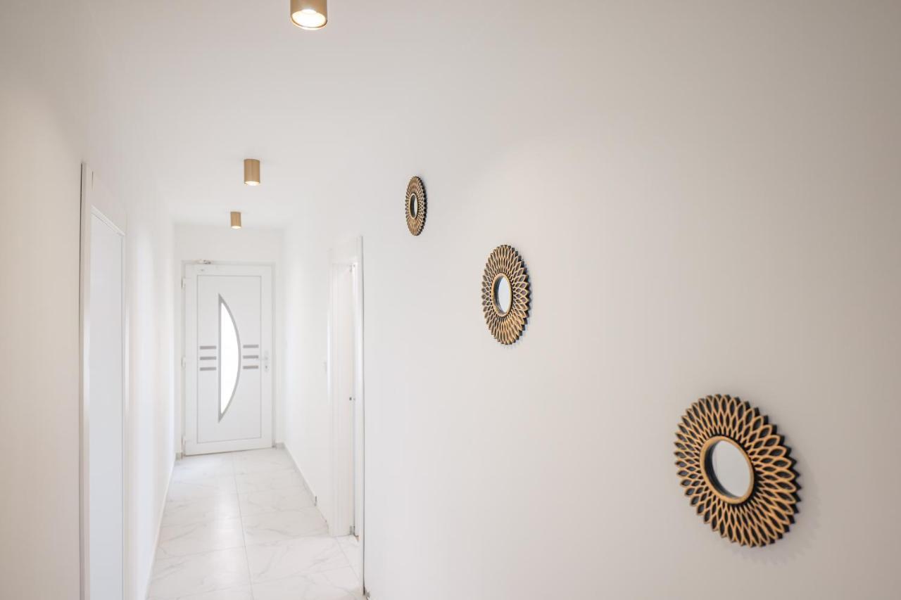 Beachfront Apartments Tic With Seaview Miletici Екстериор снимка