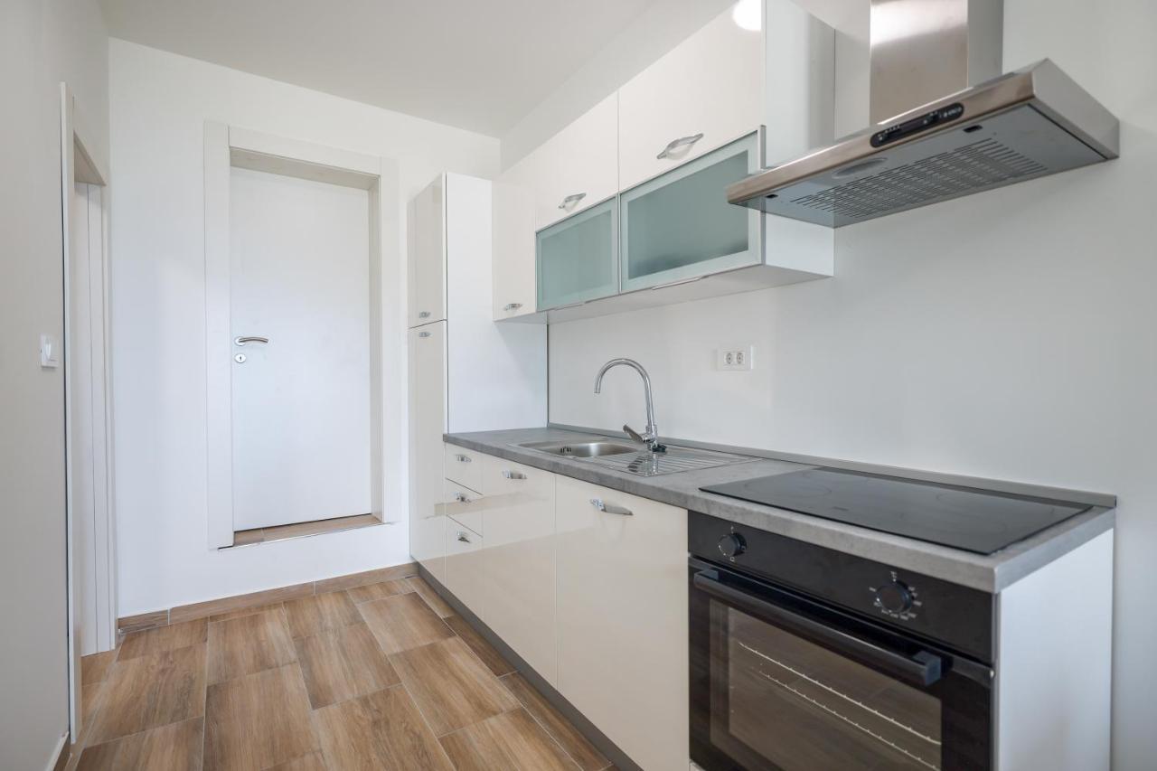 Beachfront Apartments Tic With Seaview Miletici Екстериор снимка