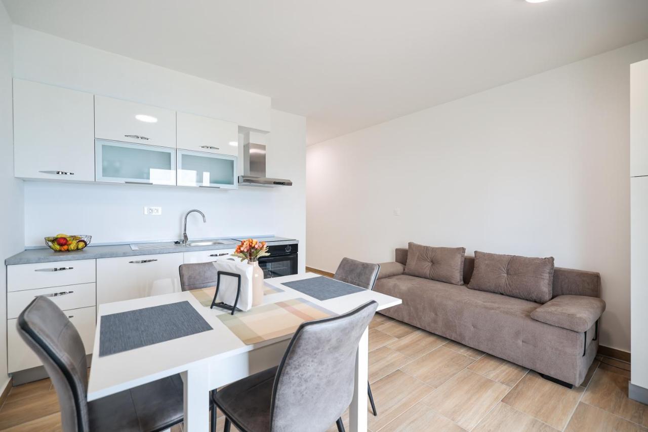 Beachfront Apartments Tic With Seaview Miletici Екстериор снимка