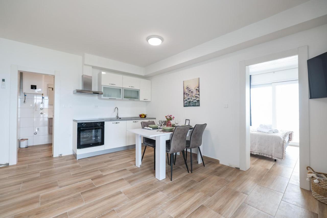 Beachfront Apartments Tic With Seaview Miletici Екстериор снимка