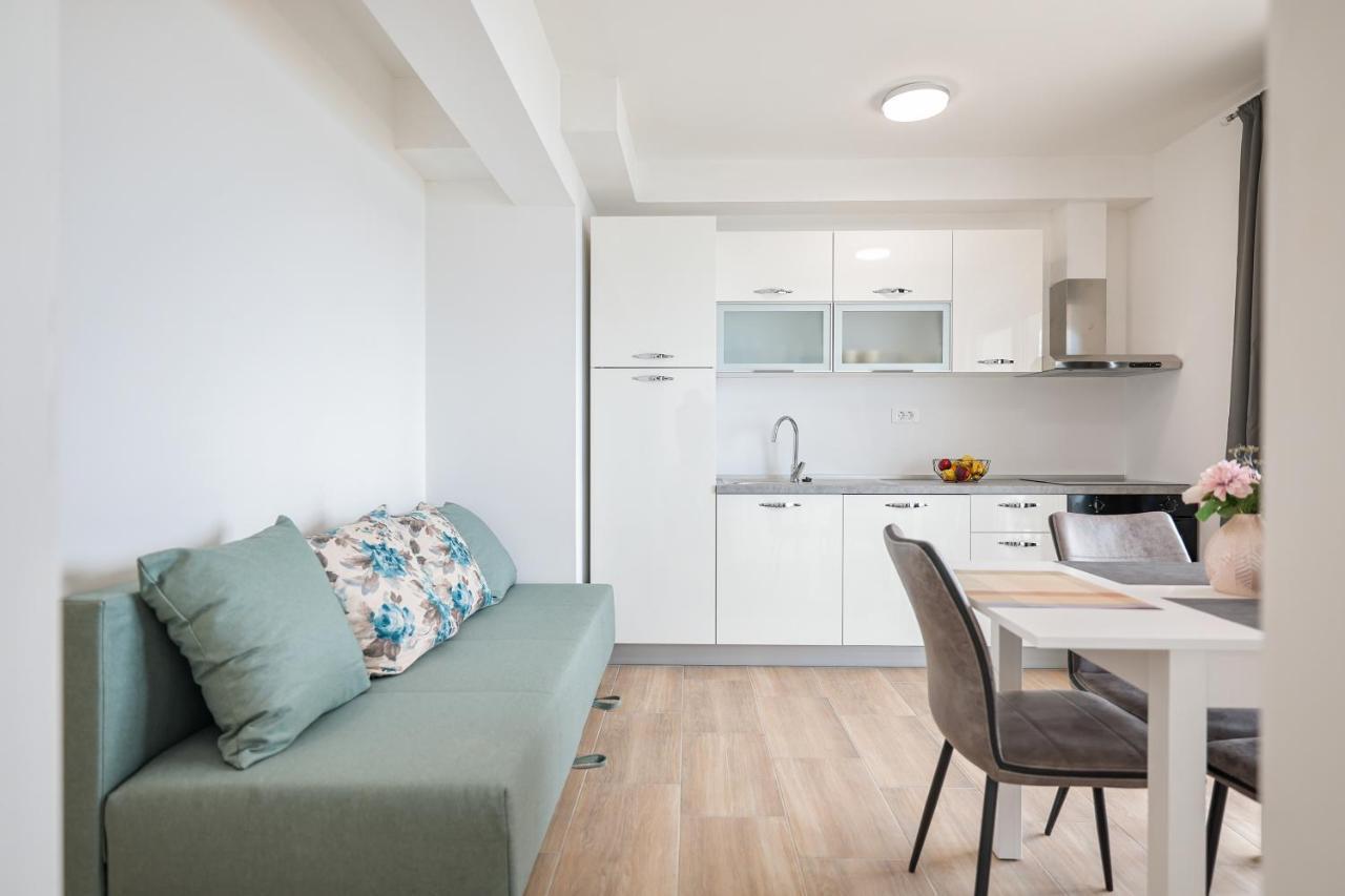 Beachfront Apartments Tic With Seaview Miletici Екстериор снимка