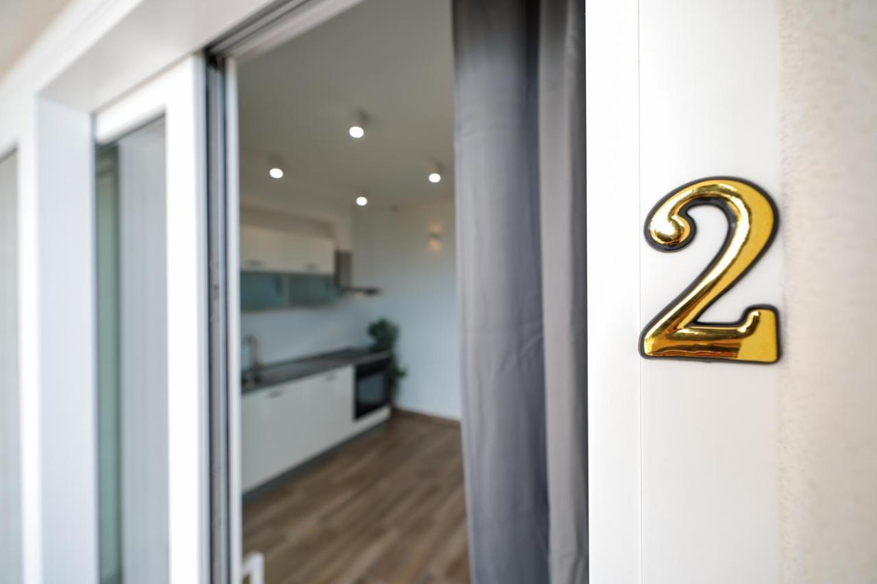 Beachfront Apartments Tic With Seaview Miletici Екстериор снимка