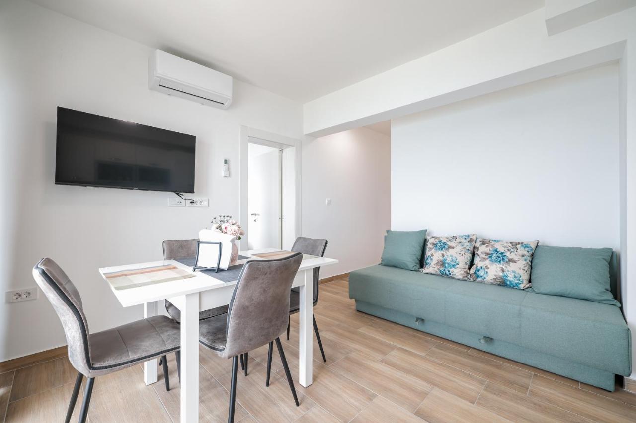 Beachfront Apartments Tic With Seaview Miletici Екстериор снимка