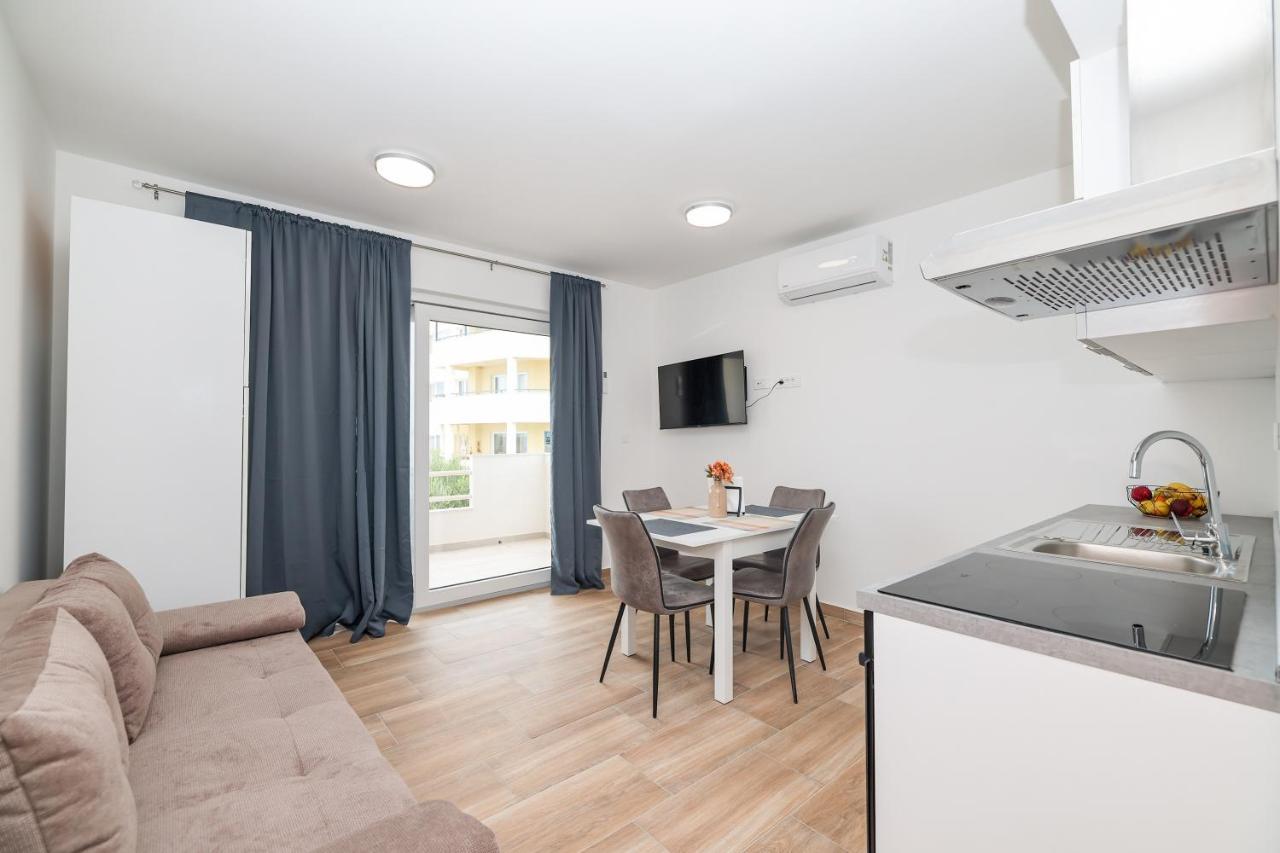 Beachfront Apartments Tic With Seaview Miletici Екстериор снимка