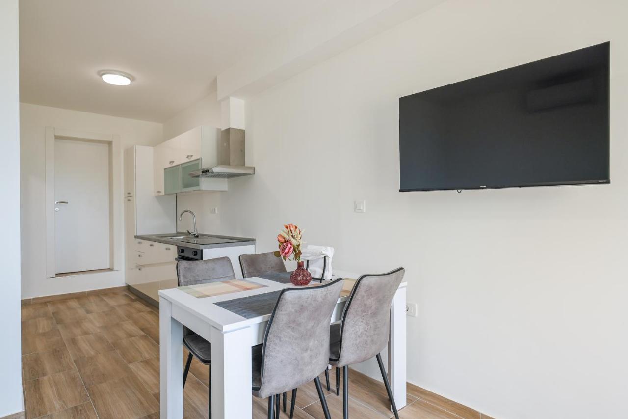 Beachfront Apartments Tic With Seaview Miletici Екстериор снимка