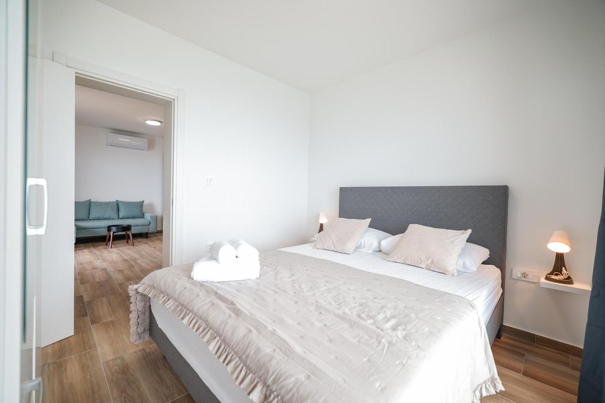 Beachfront Apartments Tic With Seaview Miletici Екстериор снимка