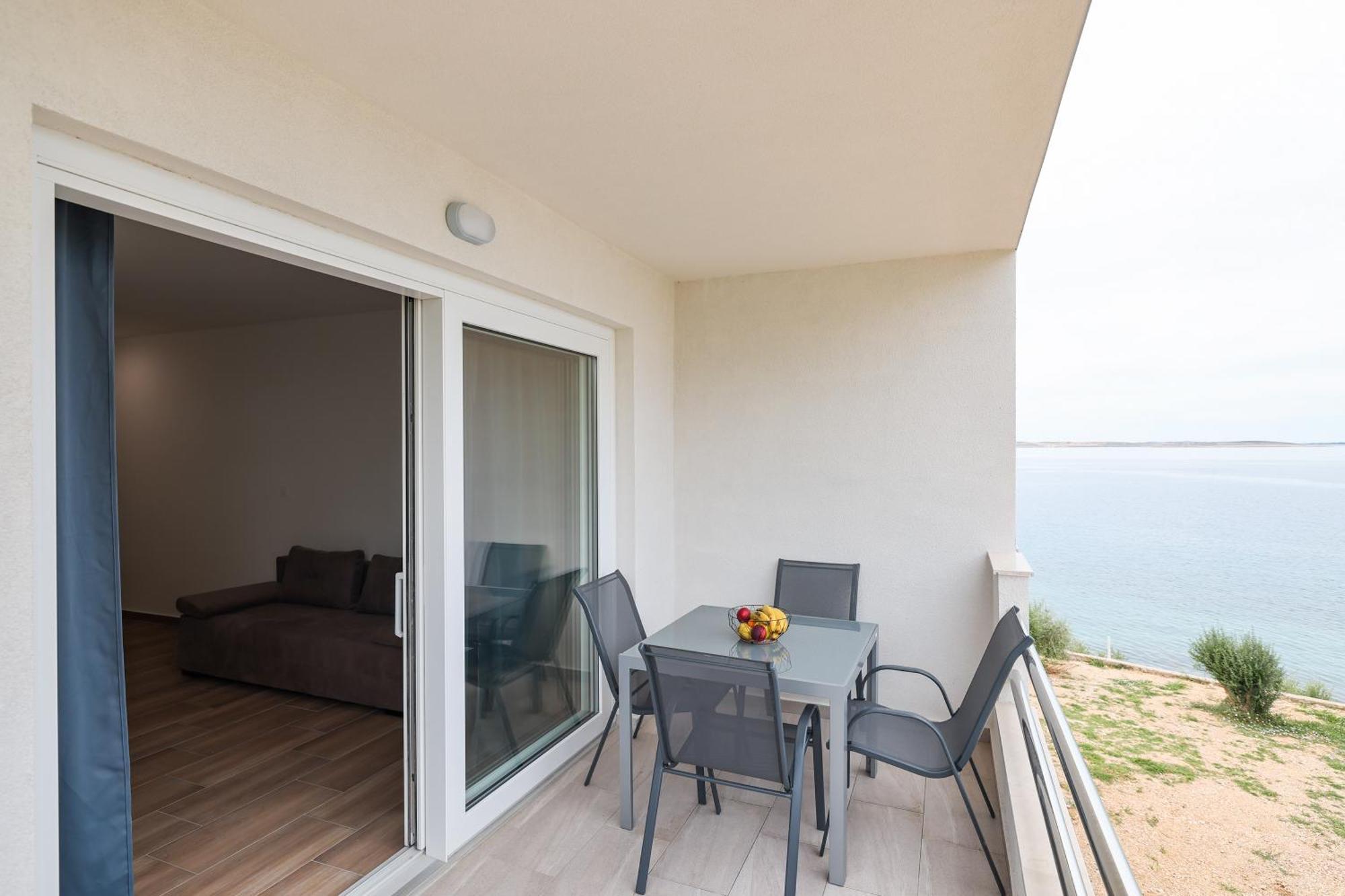 Beachfront Apartments Tic With Seaview Miletici Екстериор снимка