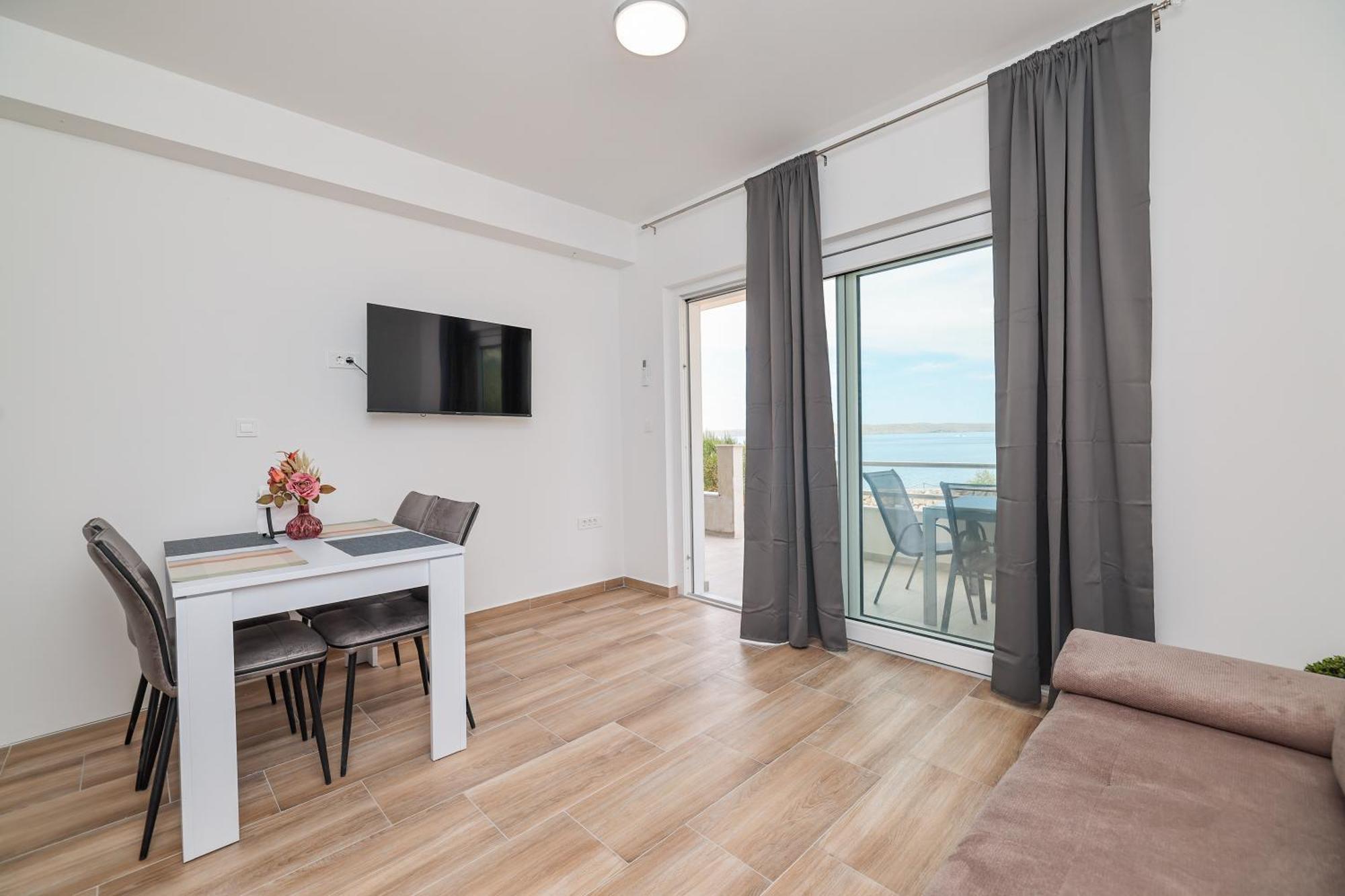 Beachfront Apartments Tic With Seaview Miletici Екстериор снимка