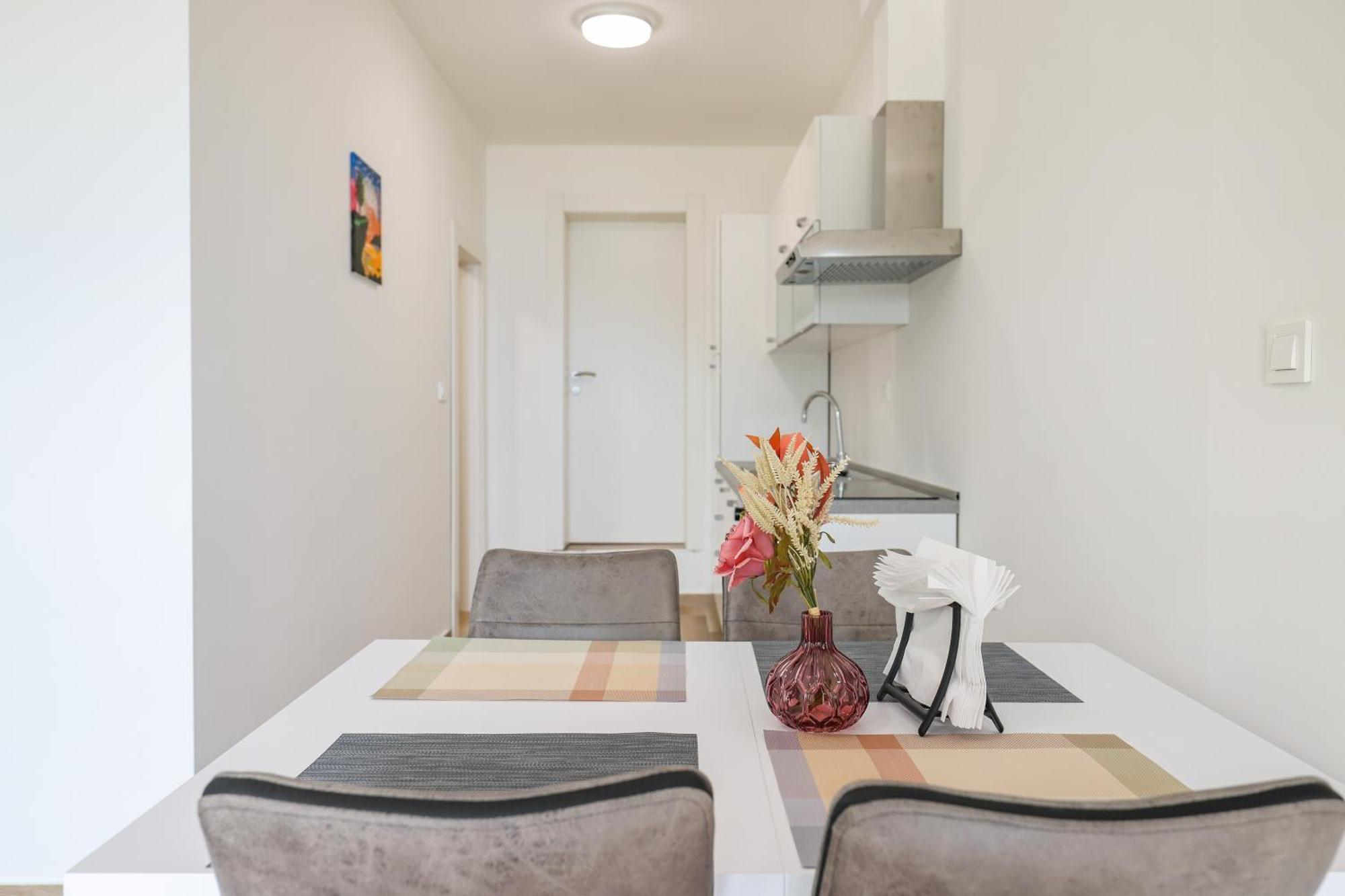 Beachfront Apartments Tic With Seaview Miletici Екстериор снимка