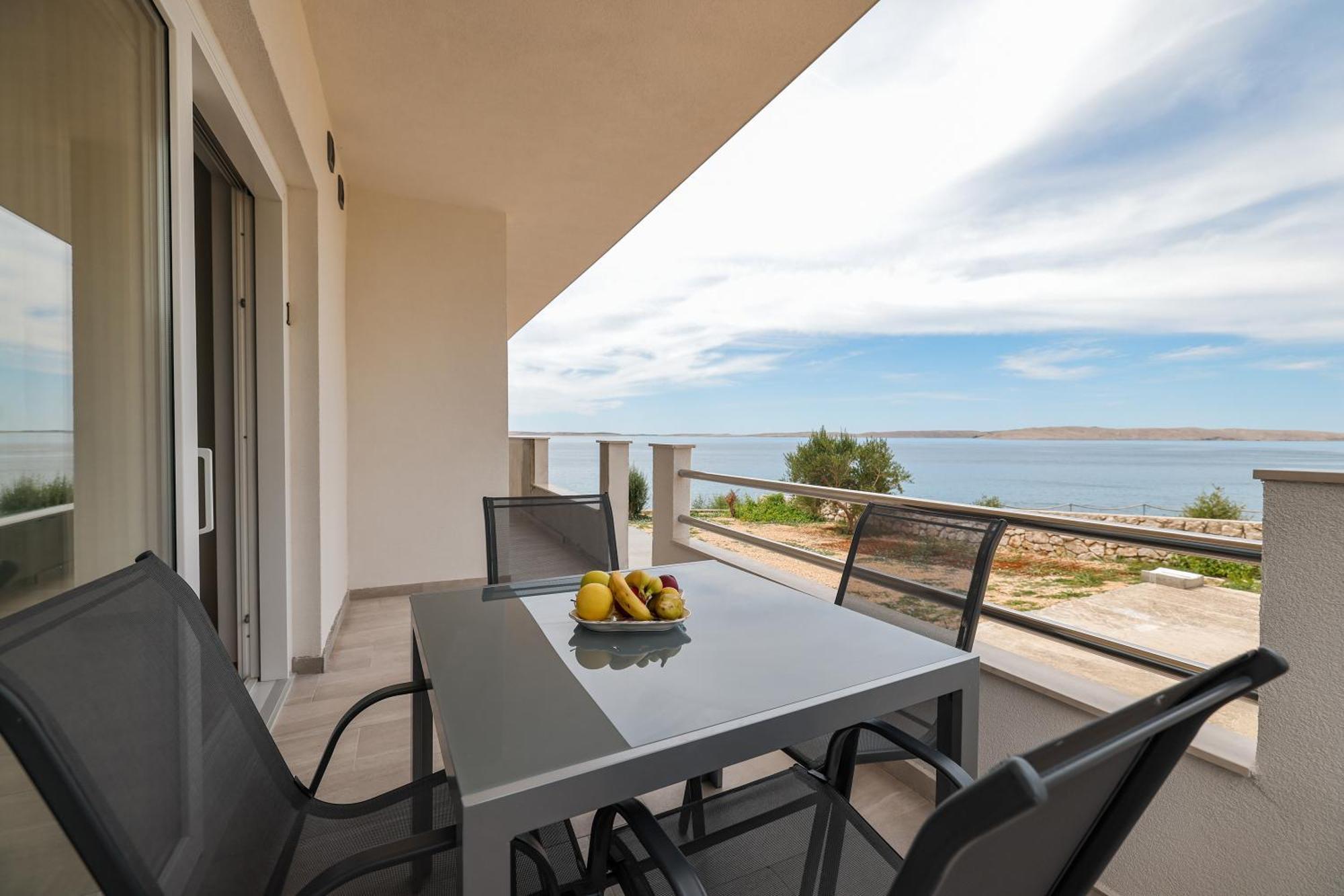 Beachfront Apartments Tic With Seaview Miletici Екстериор снимка
