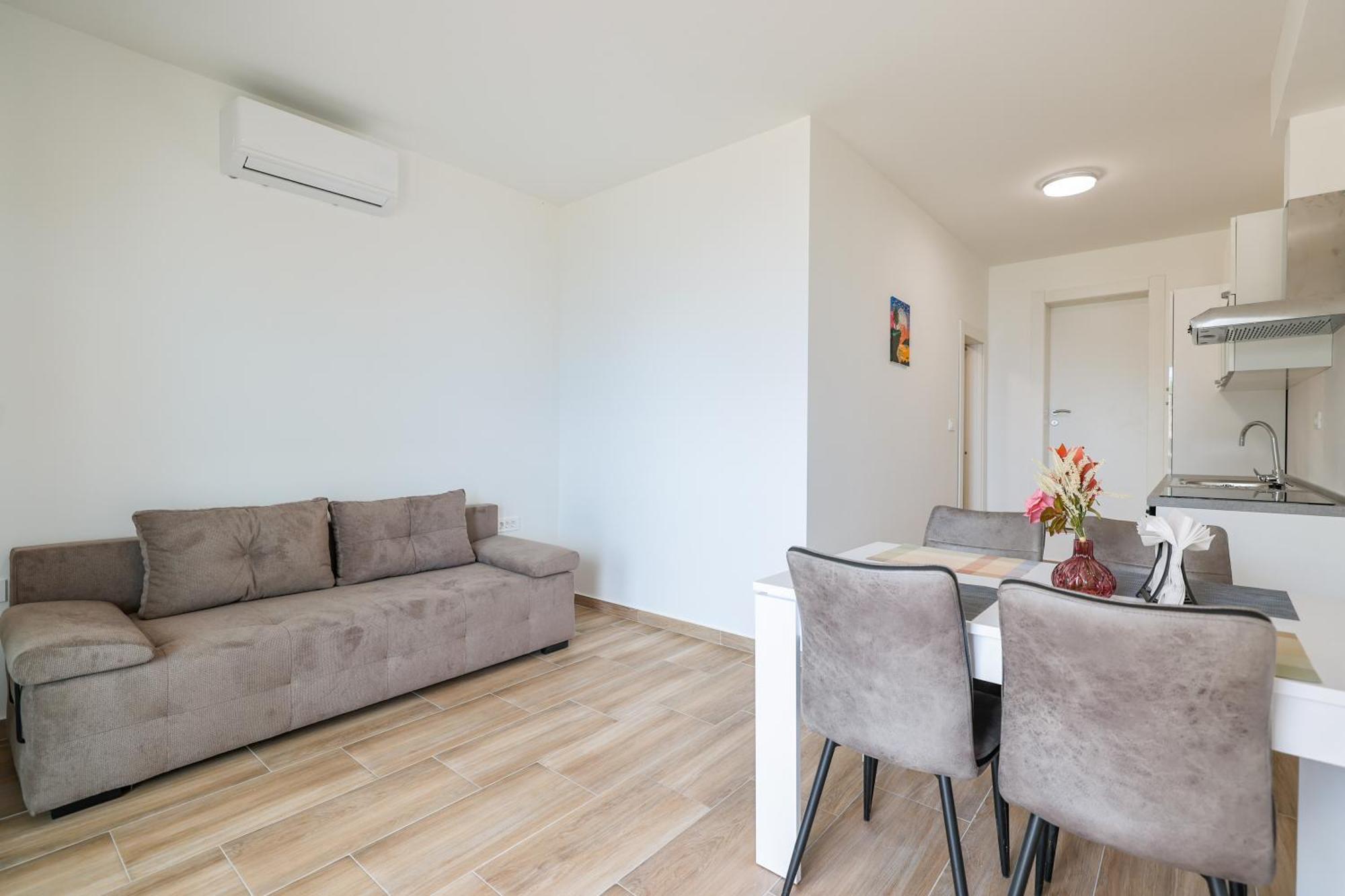 Beachfront Apartments Tic With Seaview Miletici Екстериор снимка